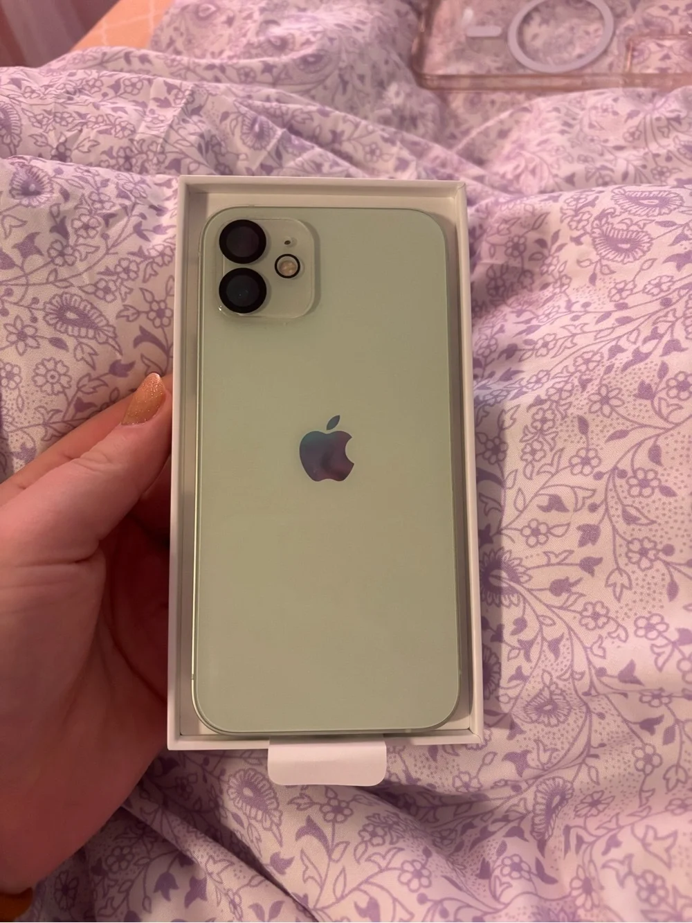 Apple iPhone 12 in Mint Green